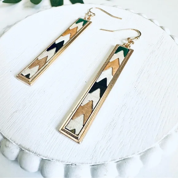 2/$30🌵 Green Gold White Black Chevron Earrings Bar Dangle Long Bohemian NEW - Picture 3 of 5